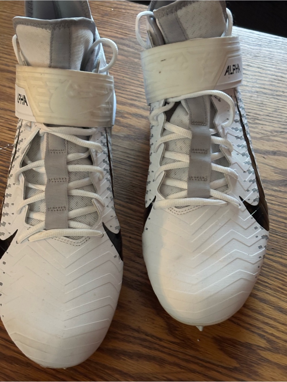 Nike Men's White and Gray Athletic Cleats with Black Swoosh